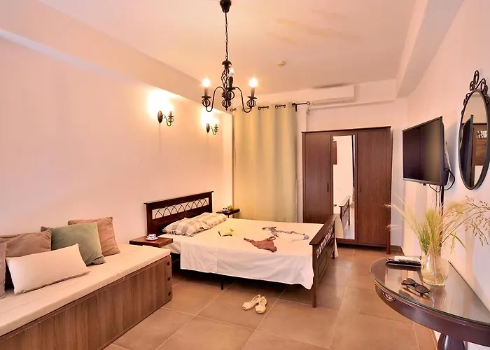 Leon - House In Medieval Town With Spacious Courtyard Willa