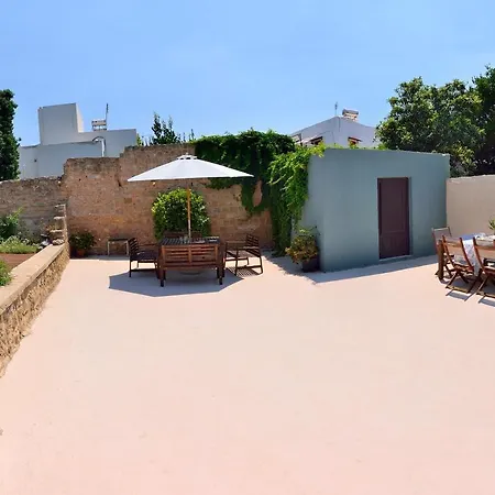 Villa Leon - House In Medieval Town With Spacious Courtyard
