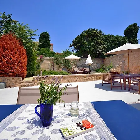 Villa Leon - House In Medieval Town With Spacious Courtyard