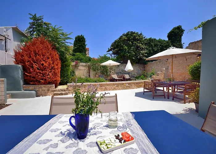 Villa Leon - House In Medieval Town With Spacious Courtyard